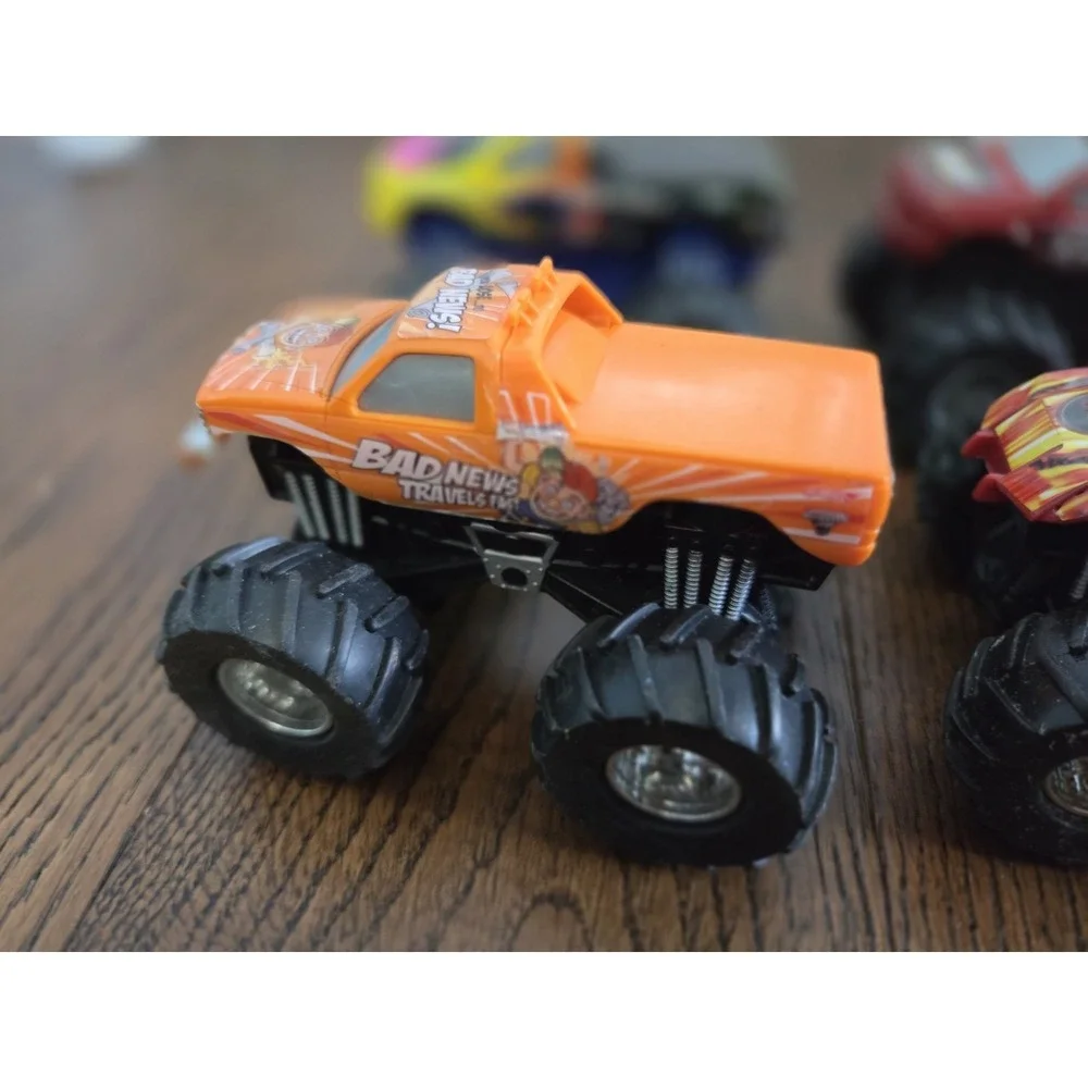 HOT Wheels Monster Jam Rev Tredz Trucks 4 Pc Lot Grinder Maximum Destruction Red